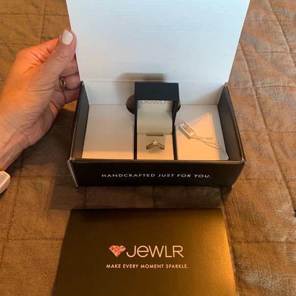 CLEARANCE Jewlr Duchess promise Ring Genuine 925 Sterling Silver 5 Zirconia NWOT - Picture 2 of 13